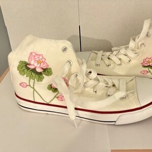 Chuck Taylors - Pink Flowers Size 9 women's